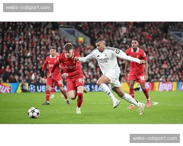 欧联杯八强战前，利物浦全队抵达马德里进行适应性训练